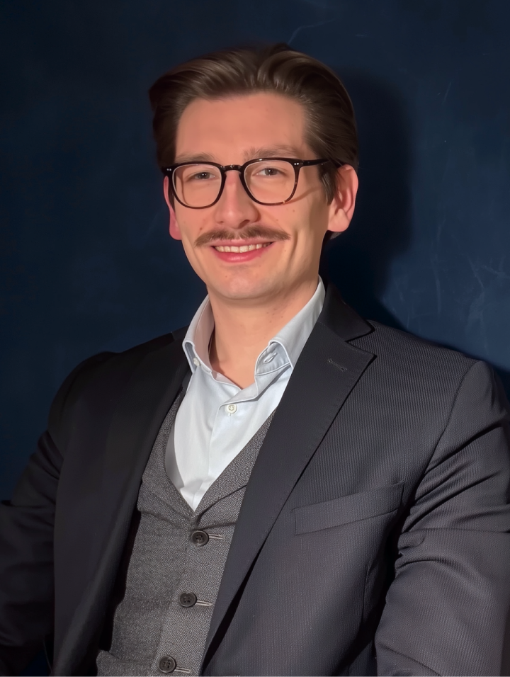 Porträtfoto von Paul K. Jäckel, Fachliche Leitung Forensik bei memozero, der die Software als Experte für sensible Transkriptionen empfiehlt.