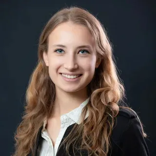 Porträtfoto von Helena Wollmann, Operatives Management bei memozero